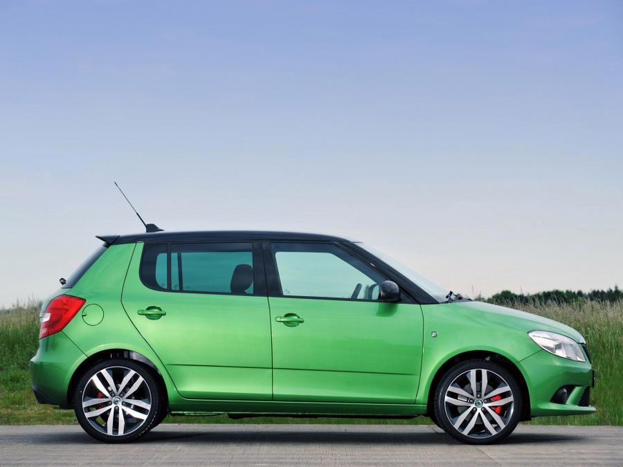  Skoda Fabia RS 2010 года  (UK) (фото 15 из 30)
